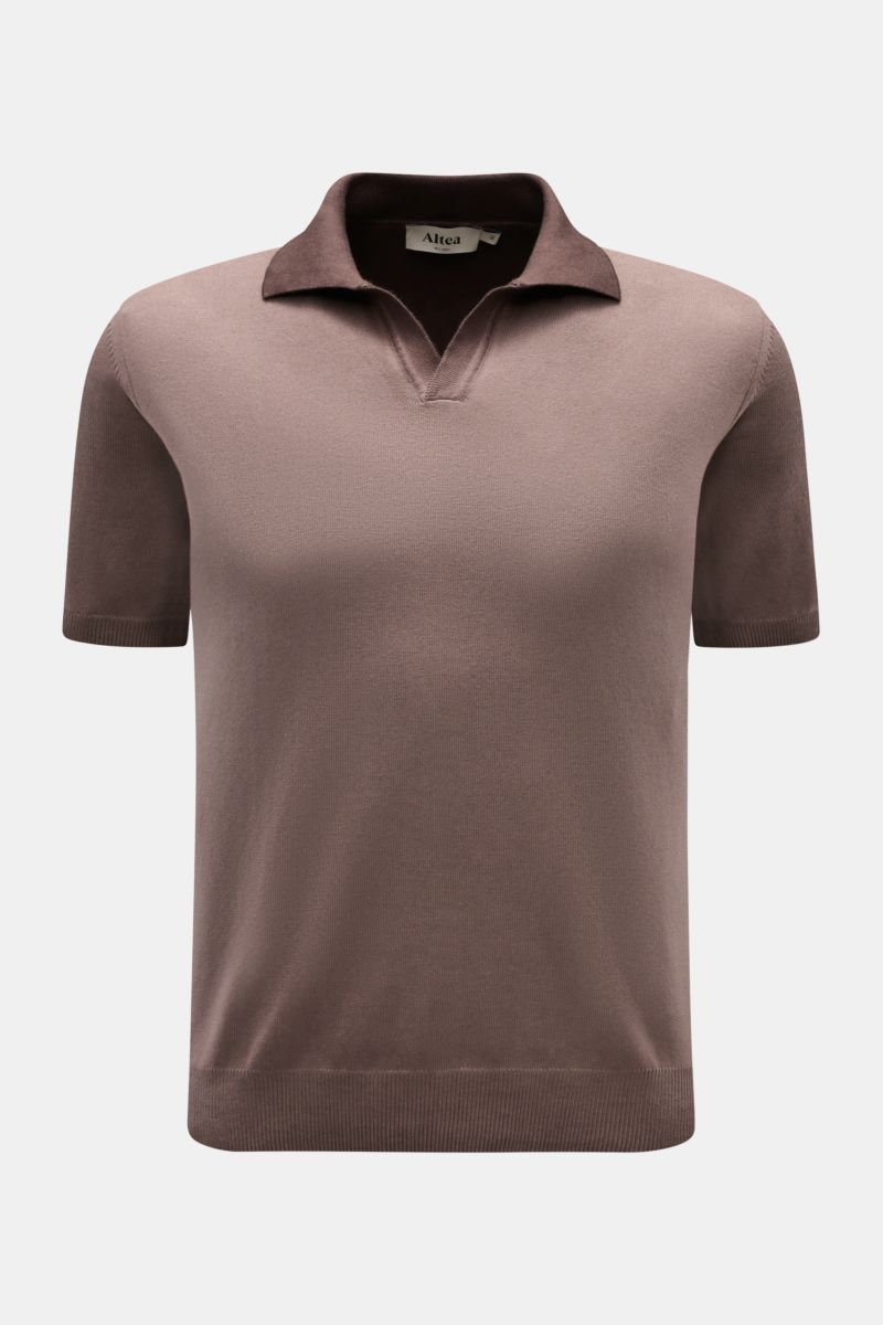 Altea Kurzarm-Strickpolo graubraun, Slim Fit, reine Baumwolle, weicher Griff, feines Strickbild, klassischer Polokragen, offene Kragenleiste, Rippbündchen, frontale Ansicht.