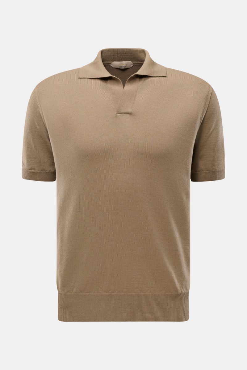 Front view of Aurélien Kurzarm-Strickpolo 'Cashwool' taupe, a slim fit short-sleeve knit polo in pure Merino wool with soft touch, fine knit, classic collar, open placket, and comfortable ribbed cuffs. Frühlings-Essential: Das Kurzarm-Strickpolo von AURÉL