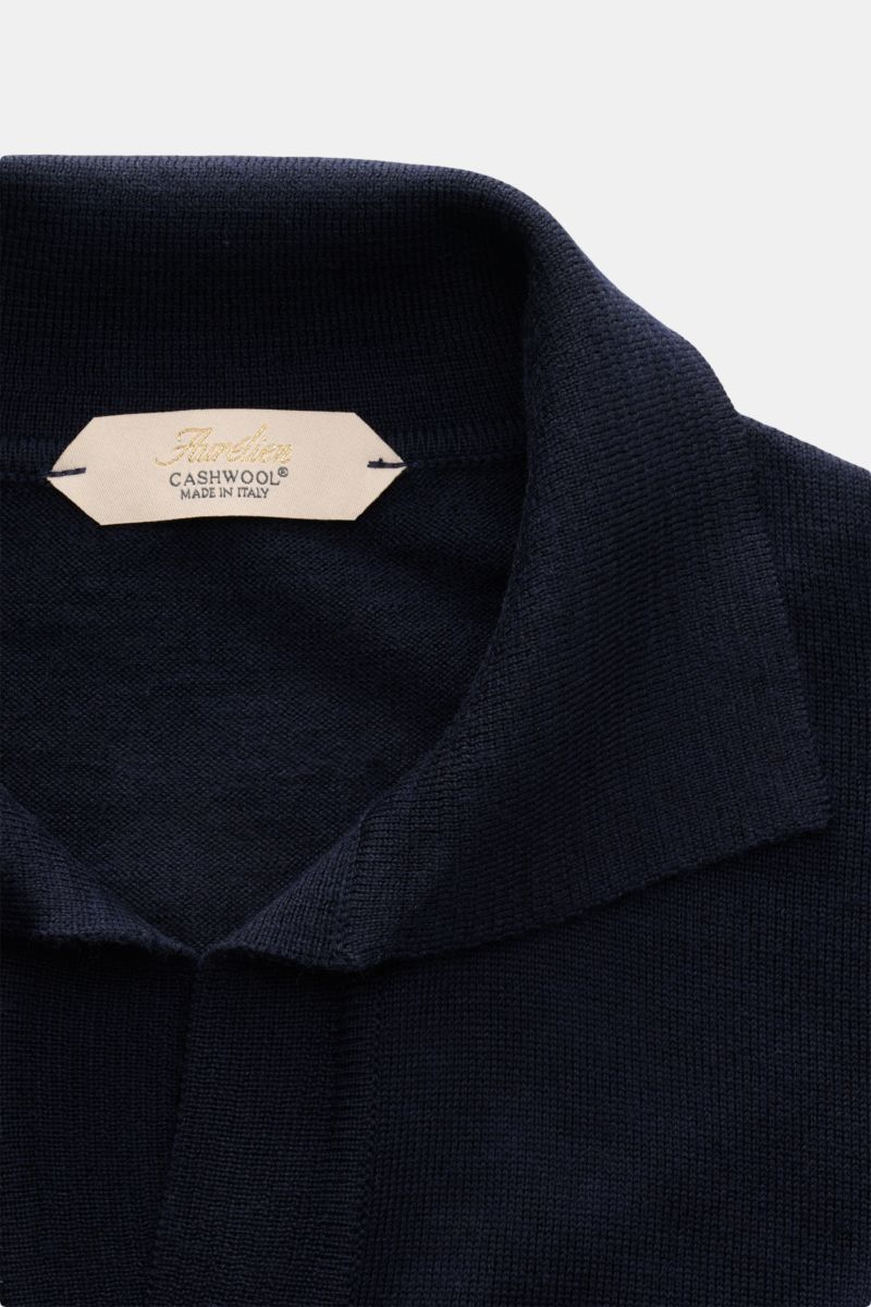 Aurélien Strickpolo 'Cashwool' navy, Slim Fit, aus reiner Merinowolle, weicher Griff, feines Strickbild, klassischer Polokragen, offene Kragenleiste, Rippbündchen, Detailfoto von oben.