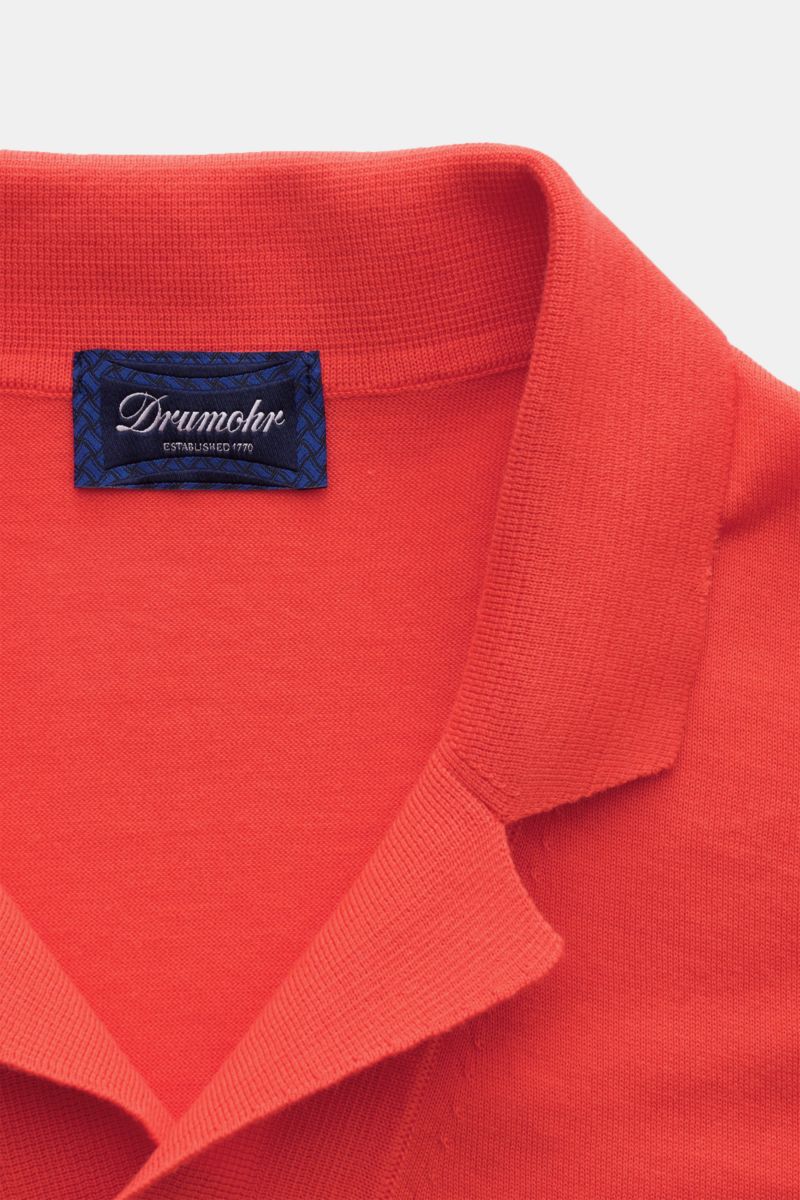 Drumohr Short sleeve knit shirt light red shown in close-up from above, featuring Cuban collar, pure cotton, soft feel, regular fit, straight hem. Stylish casual look: This knit shirt by DRUMOHR is a versatile piece for your spring wardrobe. Pure cotton, 