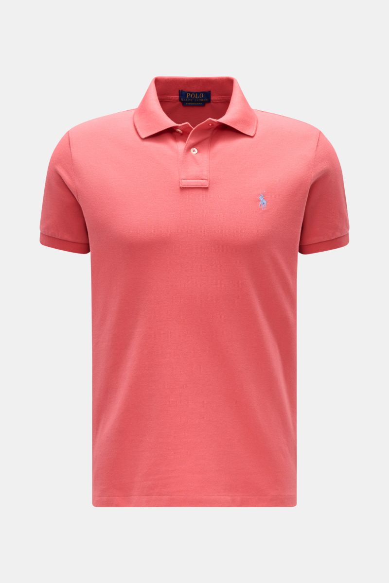 Polo Ralph Lauren Poloshirt koralle, Slim Fit, Baumwoll-Piqué mit Polokragen, Zwei-Knopf-Leiste, Logo-Stitching, elastische Ärmelbündchen, Frontansicht.