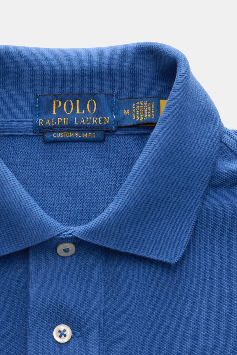 Close-up front view of Polo Ralph Lauren Polo shirt dark blue featuring a classic collar, two-button placket, and fine piqué cotton fabric. The classic among polo shirts since 1972: The iconic pure cotton piqué model with the famous polo rider stitching o