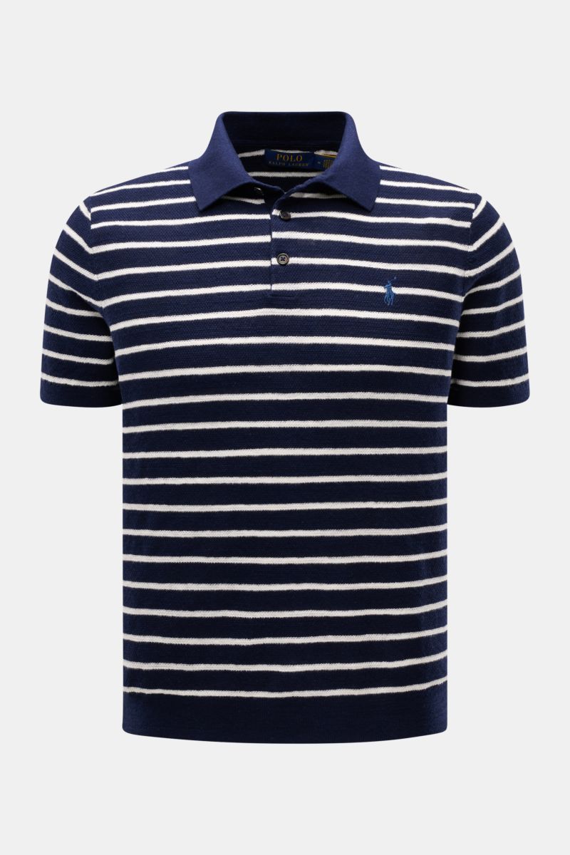 Front view of Polo Ralph Lauren Kurzarm-Strickpolo navy/weiß gestreift with maritime white stripes on navy, slim fit, three-button placket, typical polo collar, elastic cuffs and waistband, and logo stitching. Maritimer Blickfang: Das Kurzarm-Strickpolo v