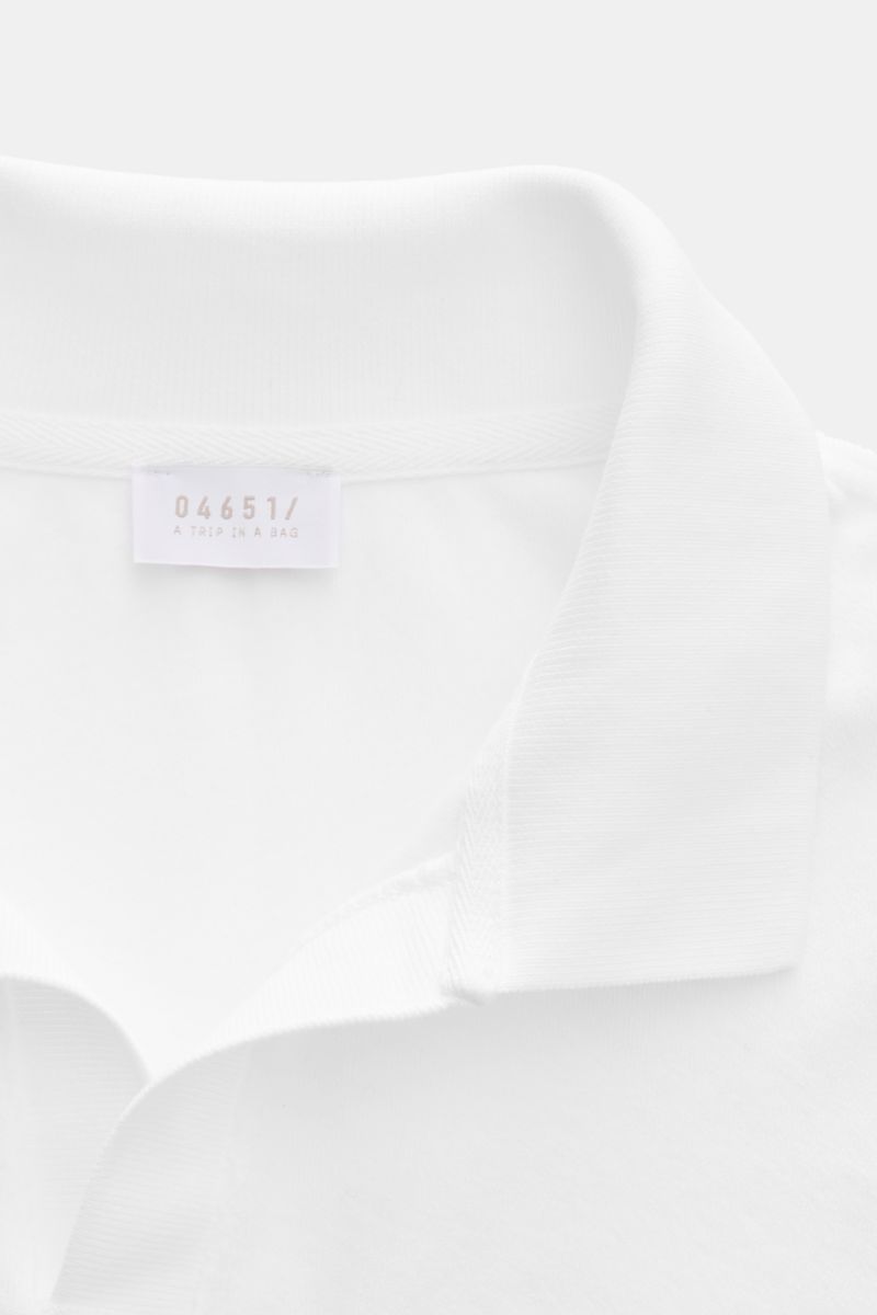Close-up front view of the white 04651/ A trip in a bag Terry polo shirt 'Terry Johnny' with signature collar and label.