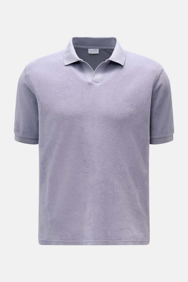 04651/ A trip in a bag Frottee-Poloshirt 'Terry Johnny' lavender, halblang, aus Baumwoll-Frottee, Regular Fit, offener Kragen, vordere Perspektive.