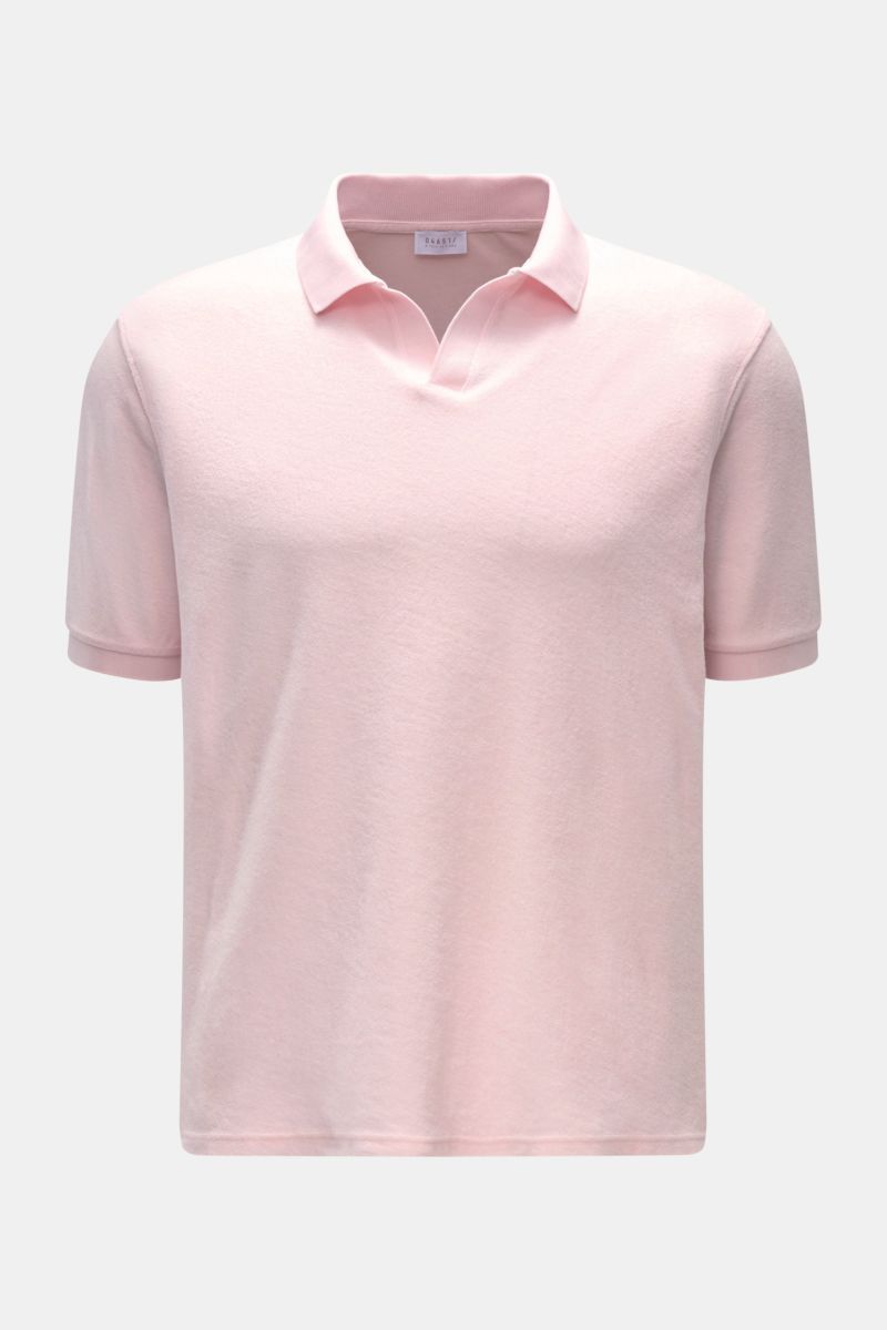 Front view of the 04651/ A trip in a bag Terry polo shirt 'Terry Johnny' rose, a soft cotton terry short sleeve polo with regular fit, signature collar, open collar strip, side seam woven label, and short hem vents. Holiday feel you can wear: This short s