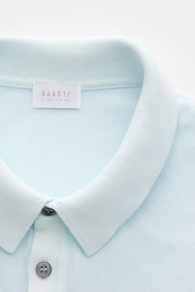 Close-up front view of 04651/ A trip in a bag Short sleeve knit polo 'Pima Cotton' pastel blue showing collar and buttons made of fine Pima cotton.

Made of fine Pima cotton, the soft knit polo 'Pima Cotton' with short sleeves by 04651 / A TRIP IN A BA
