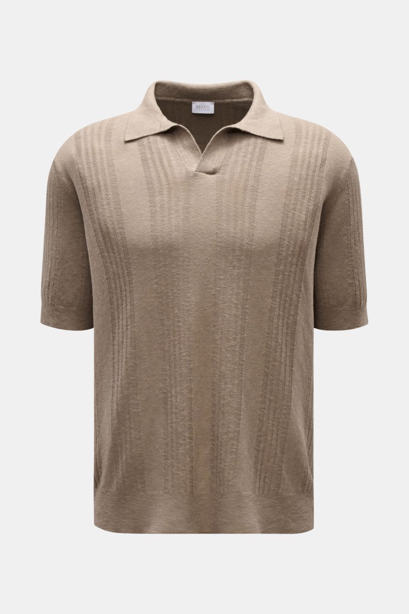04651/ A trip in a bag Kurzarm-Strickpolo 'Johnny' taupe, frontale Nahaufnahme, Leinen-Baumwoll-Mix, Streifenstruktur, Oversized Fit, Polokragen.