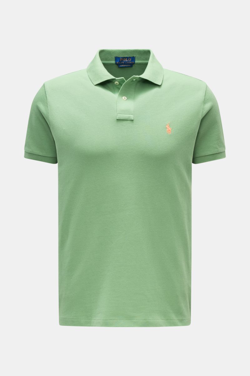 Polo Ralph Lauren Poloshirt mintgrün aus reiner Baumwolle, Slim Fit, mit Polokragen, Zwei-Knopf-Leiste, Logo-Stitching, elastischen Ärmelbündchen, frontal fotografiert.