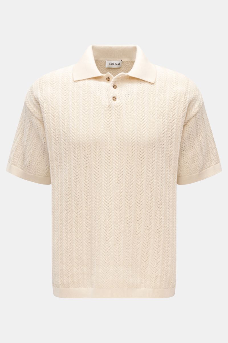 Soft Goat Kurzarm-Strickpolo creme, nachhaltiges Baumwolle-Cashmere-Mix, Slim Fit, Strukturstrick, Polokragen, Drei-Knopf-Leiste, frontal fotografiert.