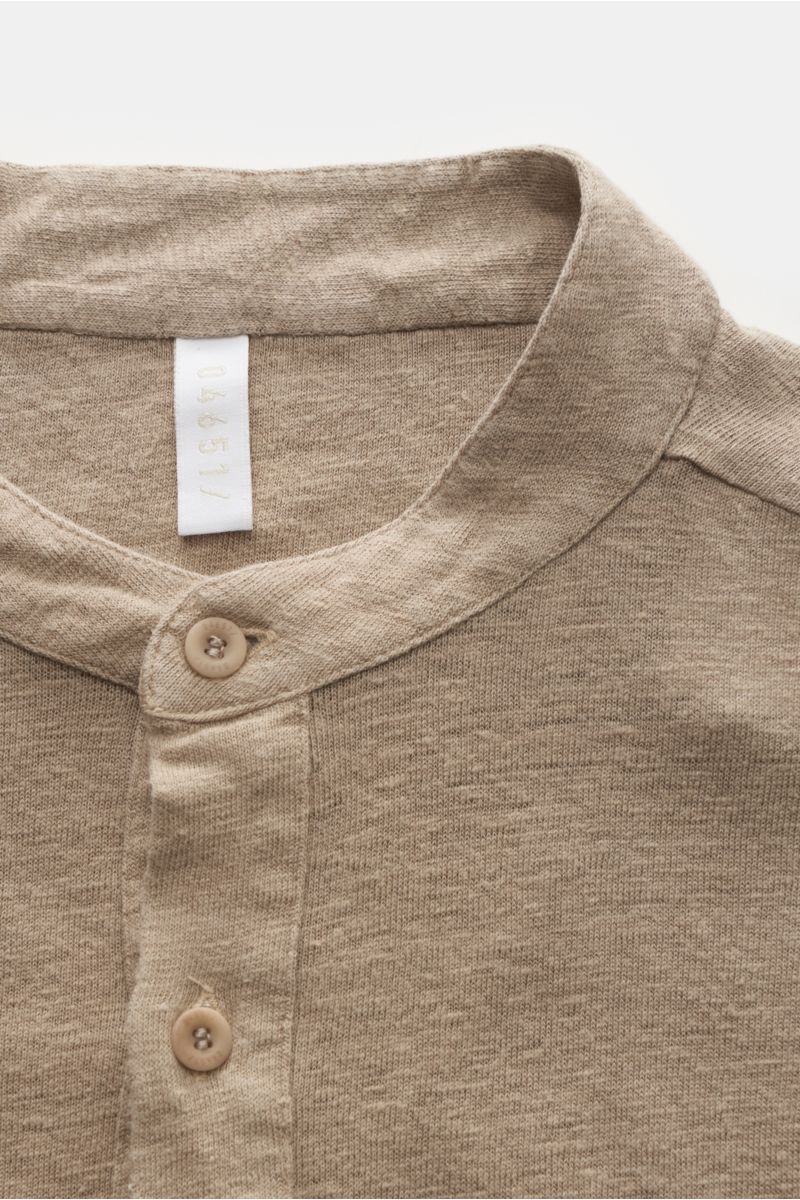04651/ A trip in a bag Leinen Henley-Shirt beige