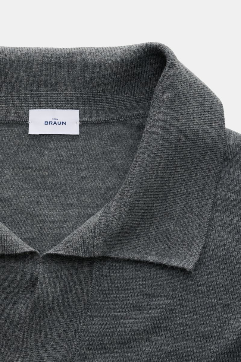 Close-up front view of the von Braun Merino knit polo grey showing the open collar placket and fine knit texture in soft pure merino wool.

An elegant basic for casual looks: This VON BRAUN knit polo with open collar placket is a casual alternative to 