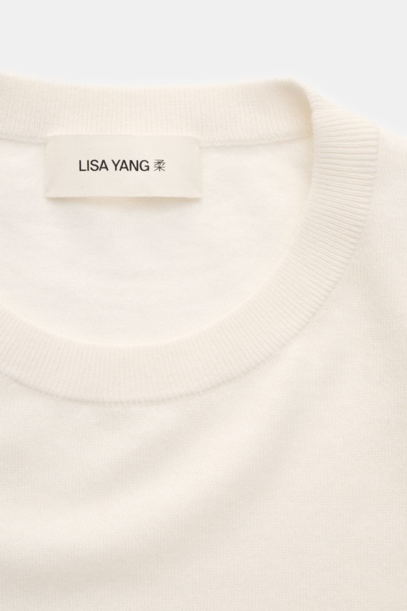 Close-up top view of Lisa Yang Short sleeve jumper 'Bradley' off-white showing crew neck and label, soft cotton-cashmere blend.

The short sleeve jumper 'Bradley' by LISA YANG combines a luxurious blend of cotton and cashmere for a very soft feel. The 