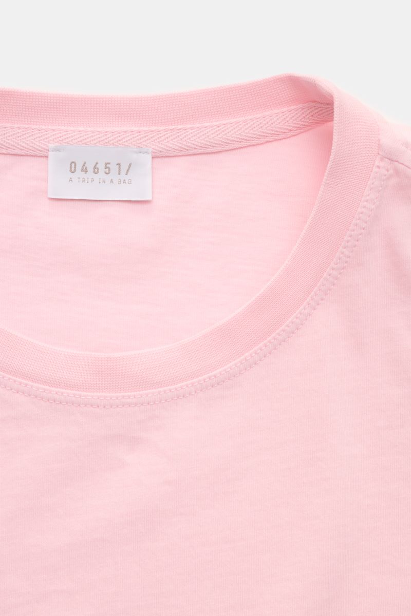 04651/ A trip in a bag Rundhals-T-Shirt rosé