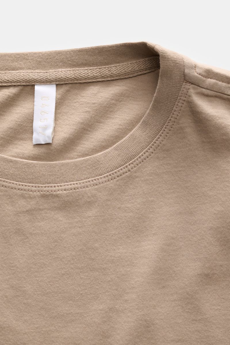 04651/ A trip in a bag Rundhals-T-Shirt taupe