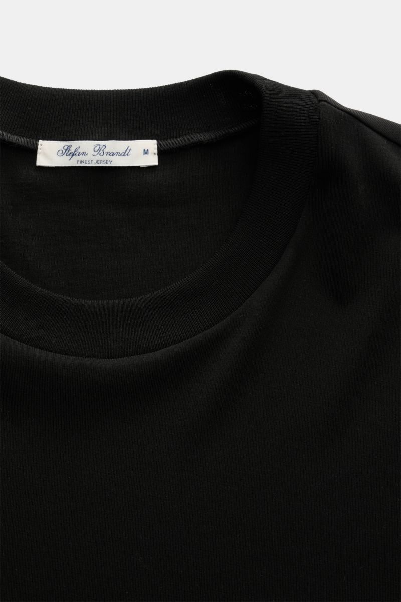 Close-up top front view of Stefan Brandt Crew neck T-shirt 'Eli' black made of pure Pima cotton jersey, very soft touch, slim fit, crew neck.