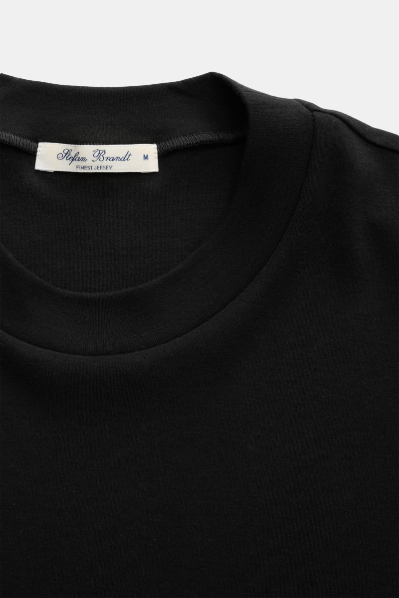Close-up front view of Stefan Brandt Crew neck T-shirt 'Sea Island Eli' black in premium jersey made from pure Sea Island cotton, very soft, slim fit, crew neck.