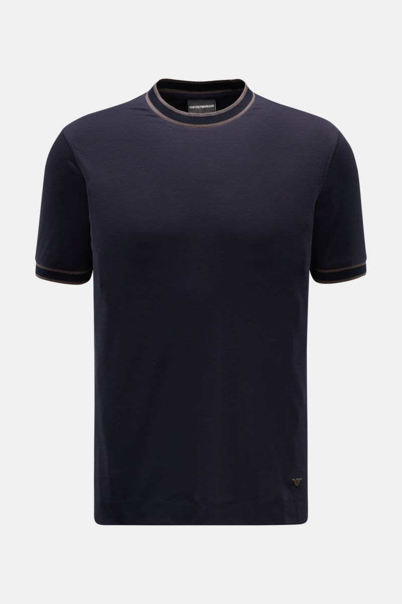 Emporio Armani T-Shirt navy/grau front view, navy blue with gray contrast round neckline and sleeve cuffs, soft modal, silk, microfiber blend, regular fit, web label at hem. Sportives Essential: Das T-Shirt von EMPORIO ARMANI begeistert mit seinem besonde