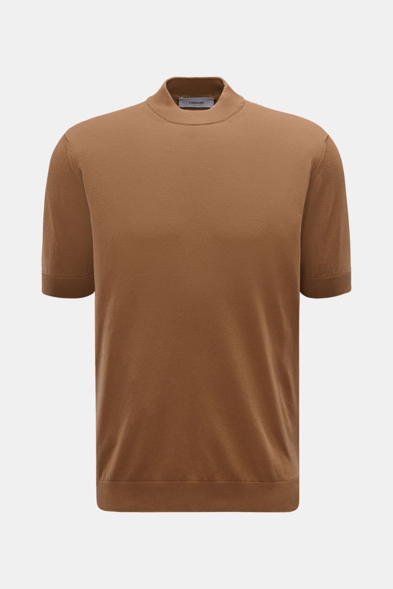 Lardini Kurzarm-Rundhalspullover braun, fein gestrickt aus reiner Baumwolle, Slim Fit, weicher Griff, Rundhalsausschnitt, frontal fotografiert.