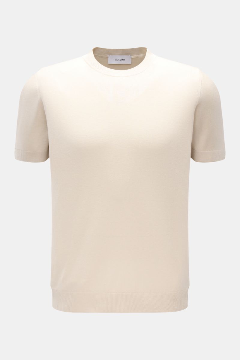 Lardini Seiden Kurzarmpullover sand, Slim Fit, Rundhalsausschnitt, feiner Strick aus reiner Seide, frontale Nahaufnahme, weicher Griff, flexible Bündchen.