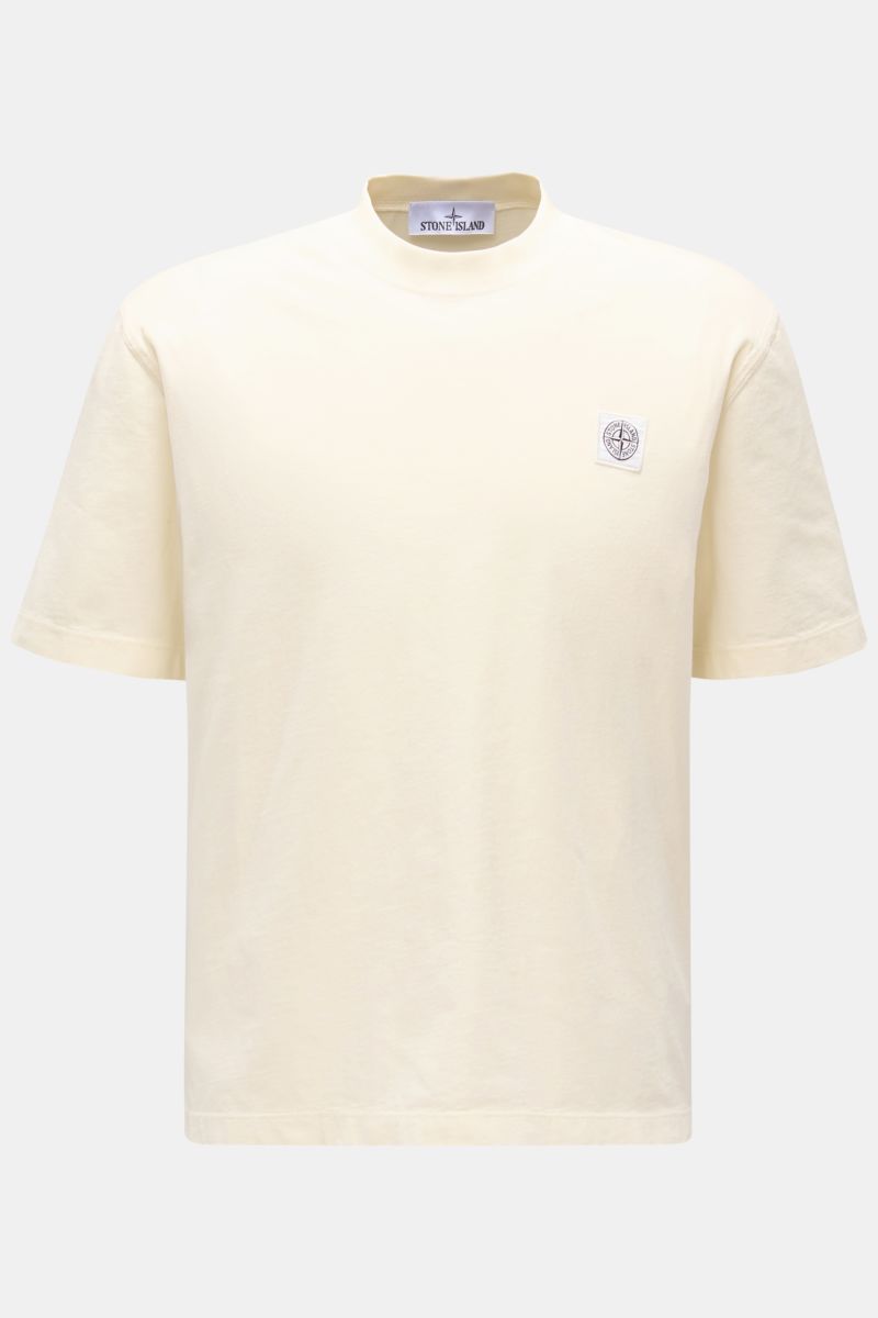 Stone Island T-Shirt 'Dyed Regular Fit' creme in Frontansicht, aus reiner Baumwolle mit weichem Griff, Rundhalsausschnitt und Weblabel auf der Brust.