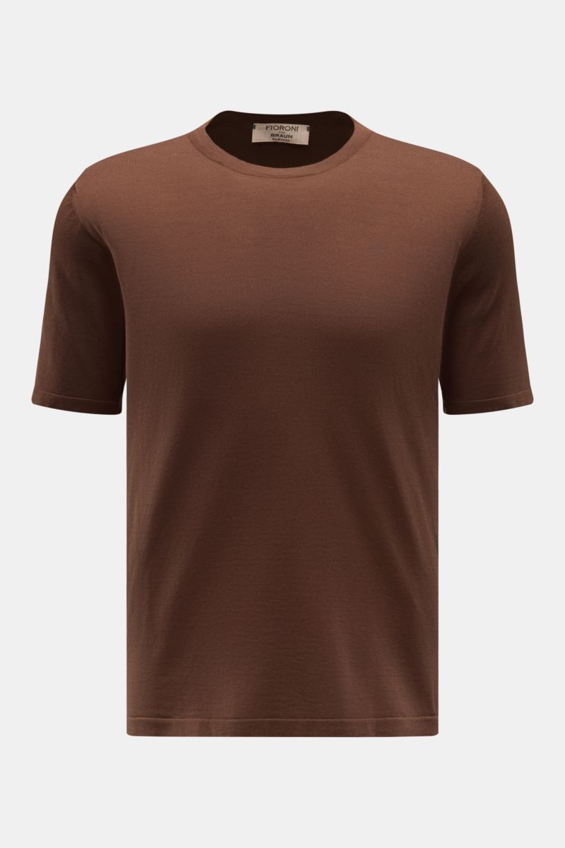 Fioroni Rundhals-T-Shirt braun, fein gestrickt, Slim Fit, weicher Griff, reine Baumwolle, Rundhalsausschnitt, kurze Saumschlitze, Frontansicht.