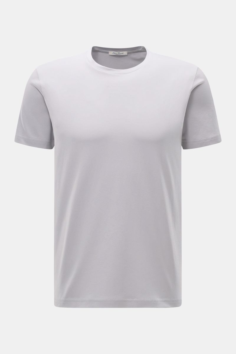 Stefan Brandt Rundhals-T-Shirt 'Enno' hellgrau, Slim Fit, aus weicher Urpima Sea Island Baumwolle, Frontansicht mit Rundhalsausschnitt.