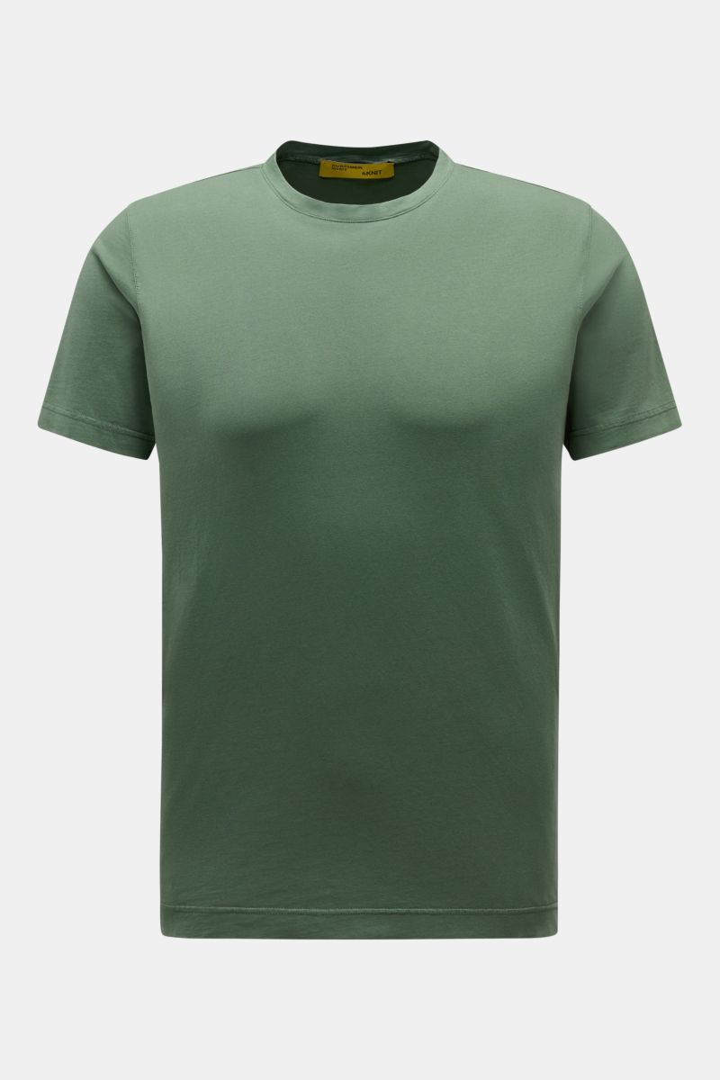 B.F. Knitwear Crew neck T-shirt green shown from the front, slim fit pure cotton fabric, soft feel, crew neck, and short hem vents. A high-quality basic for spring and summer.