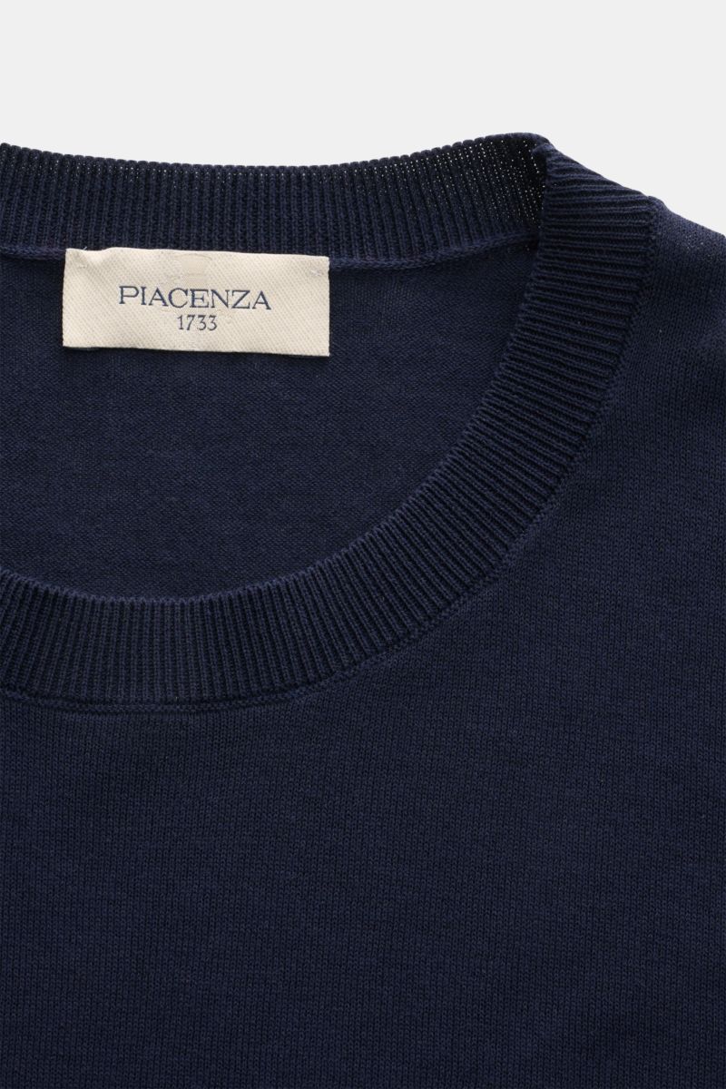 Nahaufnahme des Piacenza 1733 Kurzarmpullovers navy von oben, Slim Fit aus reiner Baumwolle mit offenem Strickbild.