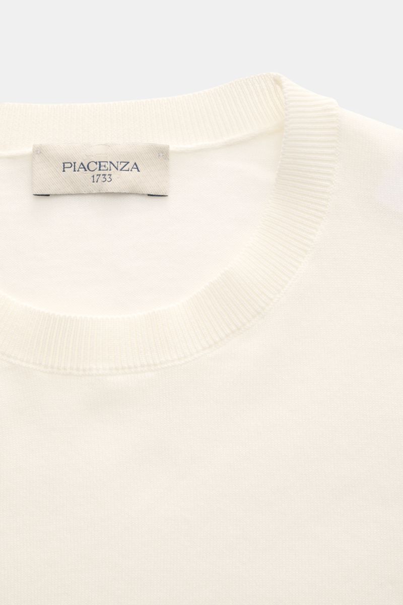 Piacenza 1733 Kurzarmpullover offwhite, Nahaufnahme von oben, reiner Baumwollstrick, offenes Strickbild, Slim Fit, flexible Rippbündchen, leichte Sommersaison-Haptik.