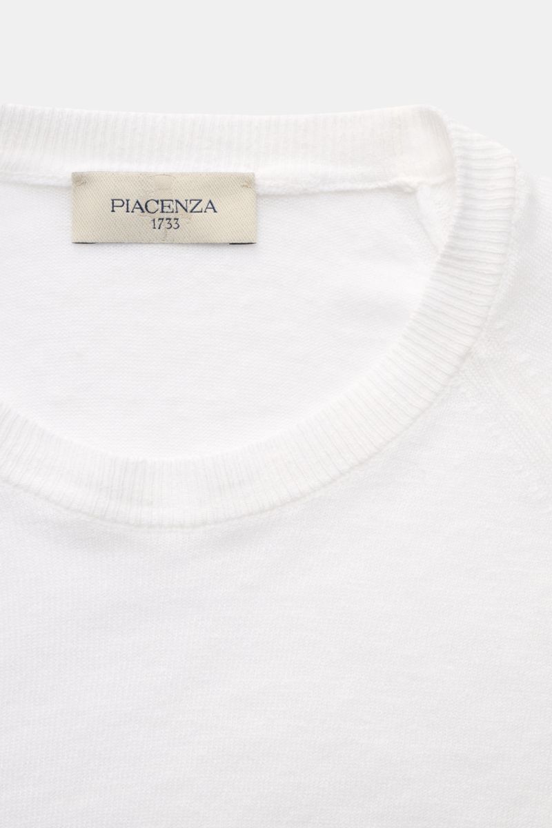 Close-up top view of Piacenza 1733 Short sleeve jumper white showing fine linen and cotton knit, crew neck with ribbed bands.

Tradition, innovation and uncompromising quality: For centuries, PIACENZA 1733 has been synonymous with Italian craftsmanship
