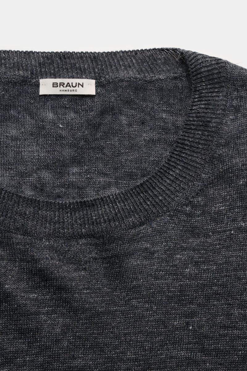 Gran Sasso Leinen Kurzarmpullover dunkelgrau, Slim Fit, aus reinem Leinen mit Rundhalsausschnitt, feinem Strickbild, Rippbündchen, nahfotografiert von oben.
