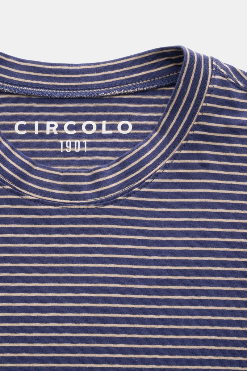 Circolo 1901 T-Shirt navy/beige gestreift, Nahaufnahme von oben, reine Baumwolle, weicher Griff, Regular Fit, klassisches Streifenmuster.