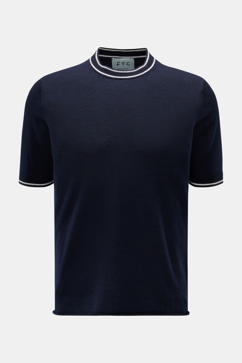 FTC Kurzarm-Rundhalspullover navy, frontal fotografiert, aus weichem, leichtem Cashmere-SeaCell-Mix, Slim Fit, mit Rundhalsausschnitt, Rippbündchen, rolliertem Saum, Öko-Tex® zertifiziert, nachhaltige Produktion.