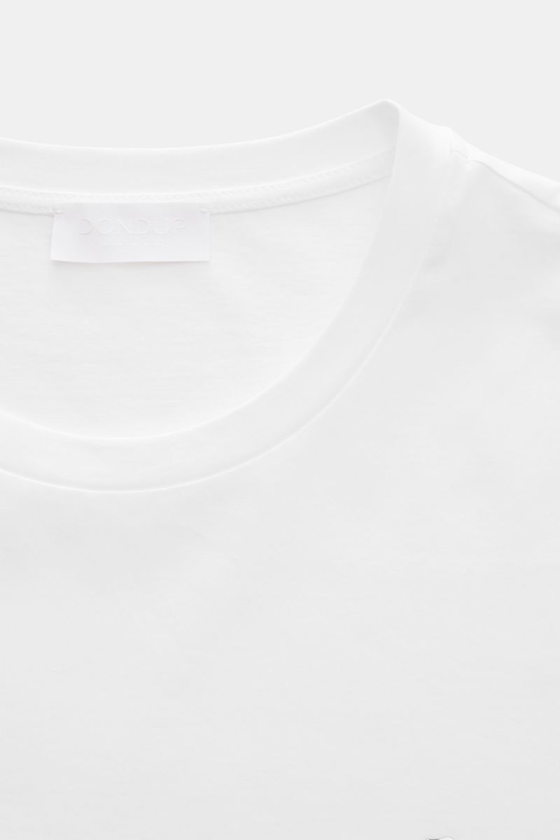 Dondup Rundhals-T-Shirt weiß, Nahaufnahme von vorne, Jersey aus reiner Baumwolle, weicher Griff, Slim Fit, Rundhalsausschnitt, DONDUP-Logo auf der Brust.