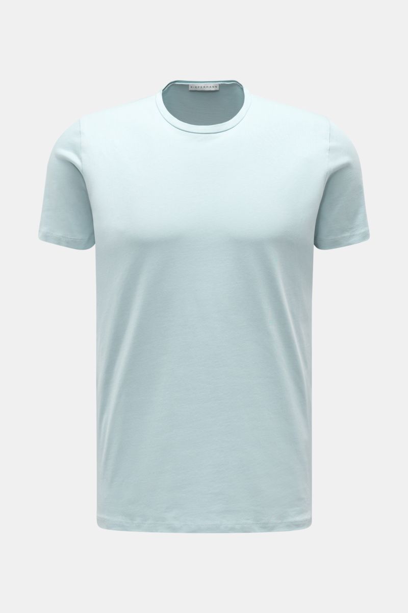 Kiefermann Rundhals T-Shirt 'Matello' hellblau, frontale Ansicht, körpernah geschnitten, Baumwoll-Jersey, weicher Griff, Extra Slim Fit, dezenter Logodruck am Saum.