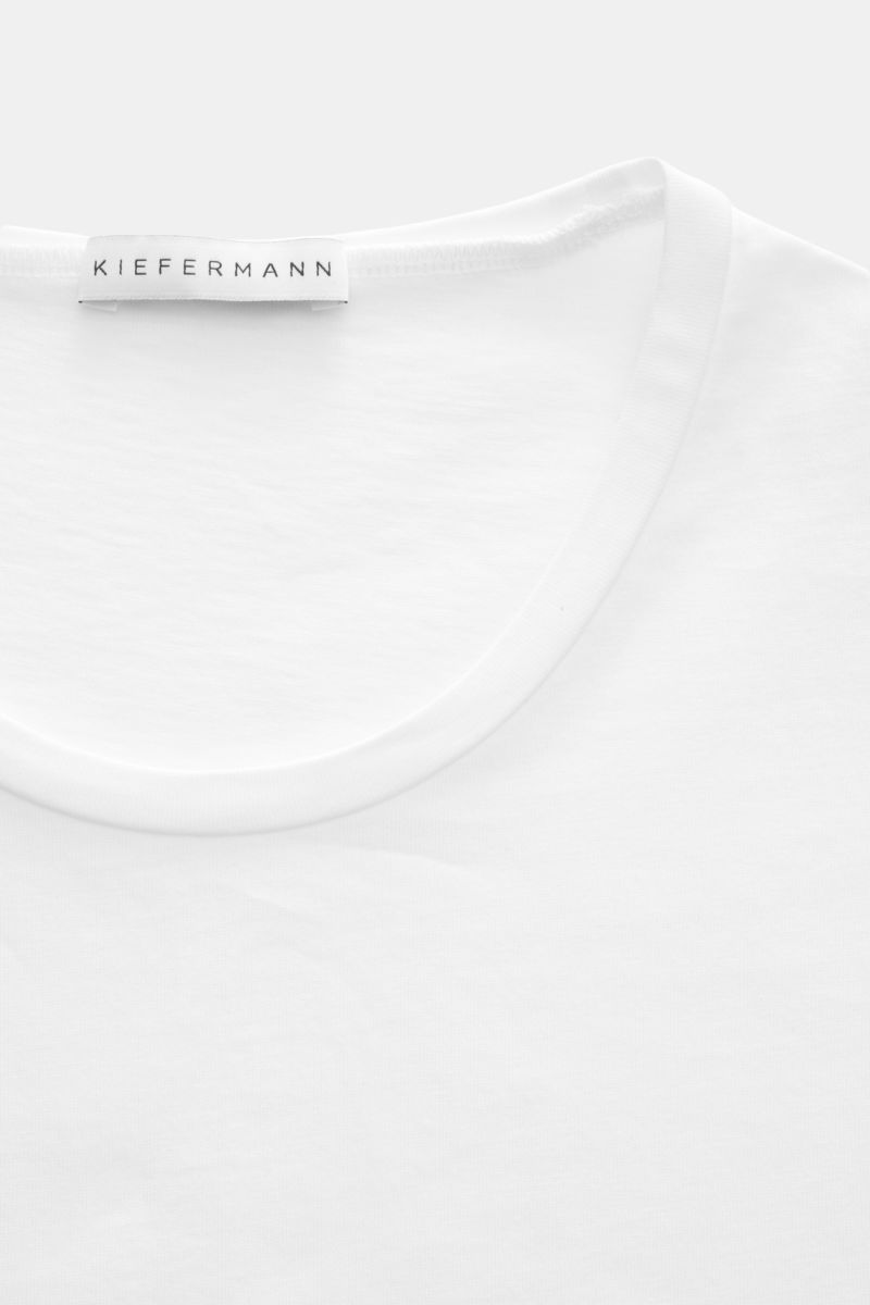 Kiefermann Rundhals T-Shirt 'Matello' weiß aus weichem Baumwoll-Jersey, Extra Slim Fit, Rundhalsausschnitt, Detailaufnahme von oben.