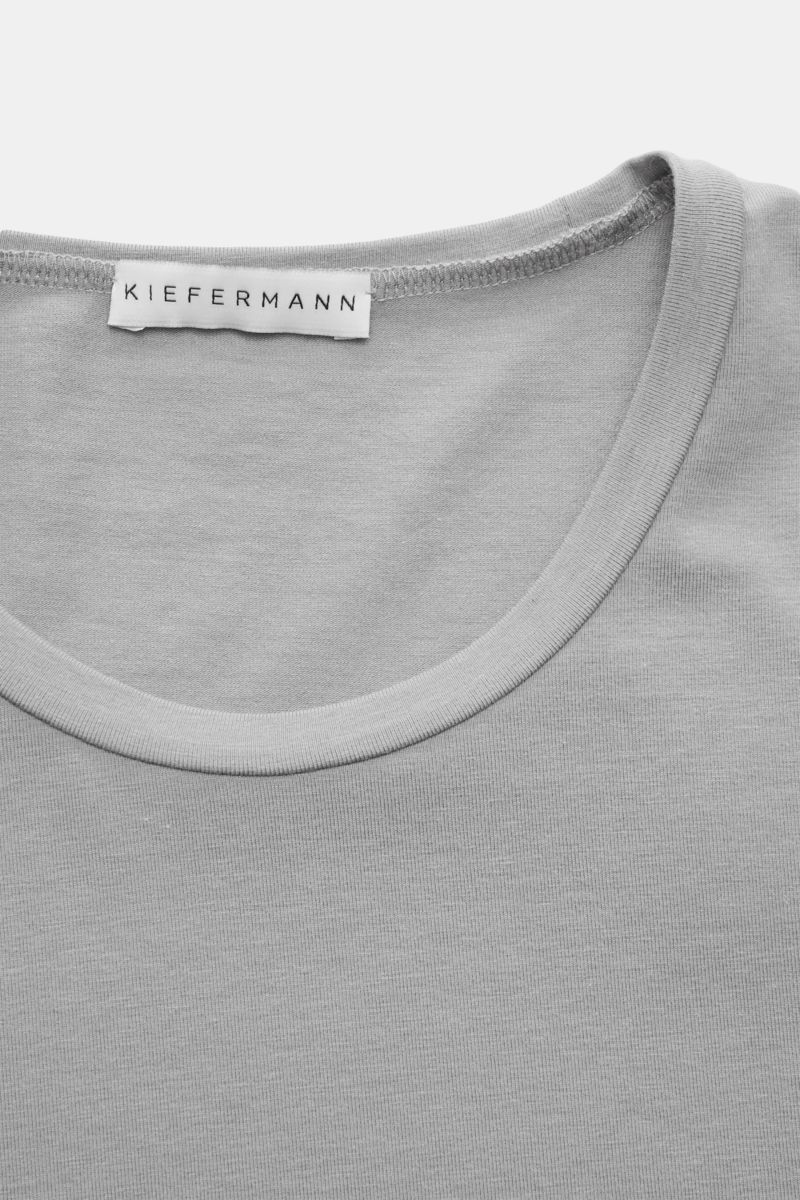 Kiefermann Rundhals T-Shirt 'Hero' grau, Nahaufnahme von oben, Extra Slim Fit, elastisches Baumwoll-Modal-Jersey, weicher, glatter Griff.