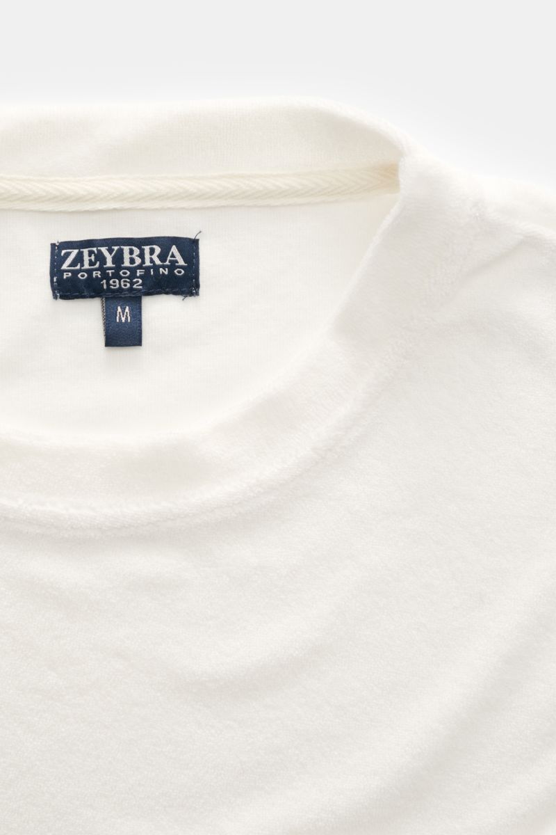 Nahaufnahme des offwhite Zeybra Portofino 1962 Frottee Rundhals-T-Shirts 'Spugna' von oben, weicher Griff, hochwertige Microfaser mit typischer Struktur.
