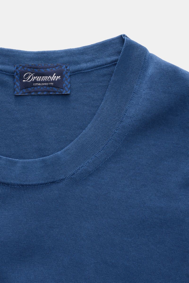 Close-up front view of Drumohr T-shirt dark blue showing fine cotton knit and crew neck with label.

A basic with maximum comfort: This elegant T-shirt by DRUMOHR made of cotton in a comfortable fine knit is a must-have essential for your wardrobe.