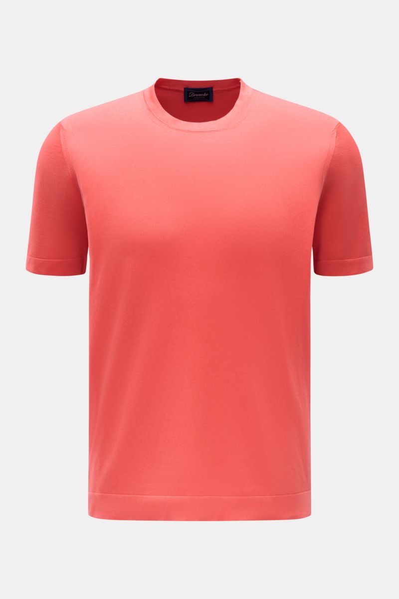 Front view of Drumohr T-shirt light red made of fine knit pure cotton, featuring a regular fit and crew neck design.

A basic with maximum comfort: This elegant T-shirt by DRUMOHR made of cotton in a comfortable fine knit is an must-have essential for 