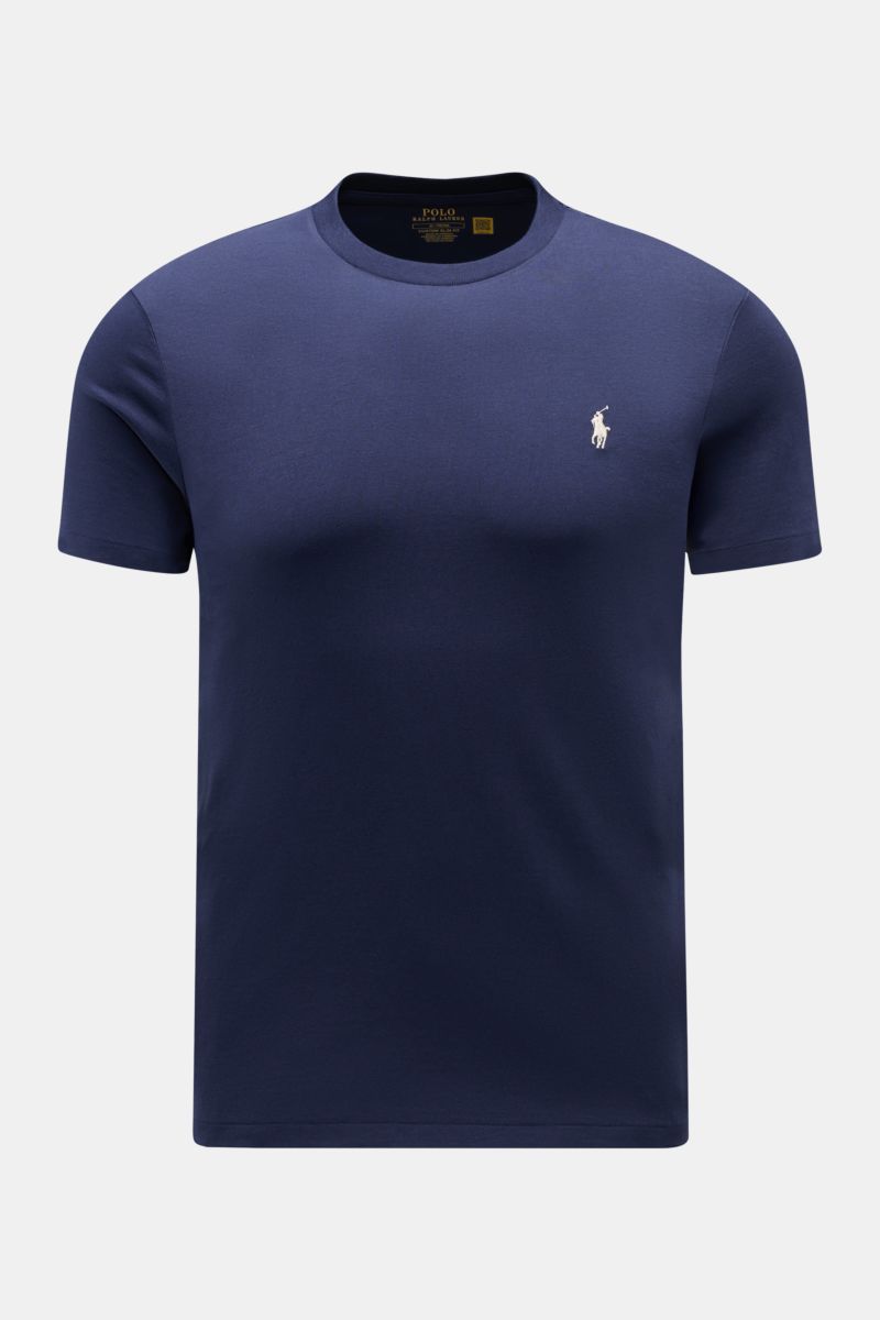 Front view of Polo Ralph Lauren Crew neck T-shirt navy in extra slim fit, soft pure cotton jersey with signature logo stitching.

A sporty classic: This soft T-shirt in pure cotton by POLO RALPH LAUREN combines the iconic logo stitching with a slim sil
