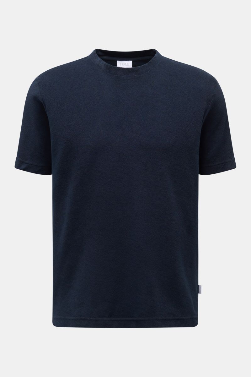 Front view of the 04651/ A trip in a bag Terry T-shirt 'Terry Tee' navy, a clean, regular fit T-shirt made of soft pure cotton terrycloth with a crew neck and small woven label in the side seam.

The clean T-shirt 'Terry Tee' by 04651/ A TRIP IN A BAG 