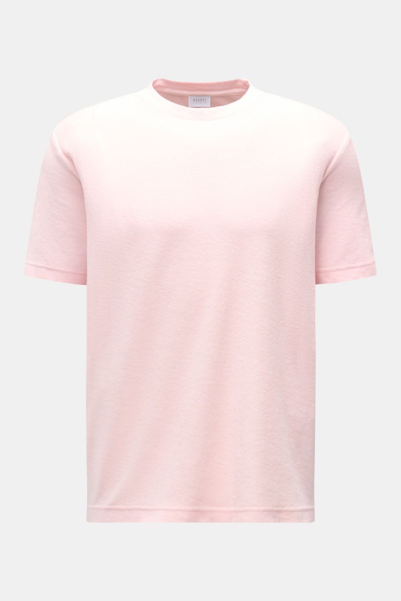 Front view of the 04651/ A trip in a bag Terry T-shirt 'Terry Tee' rose, a soft terry cotton crew neck tee with regular fit and small side seam label. The clean T-shirt 'Terry Tee' by 04651/ A TRIP IN A BAG is made of soft terry in pure cotton fabric a