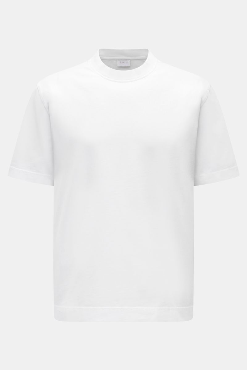 Front view of 04651/ A trip in a bag T-shirt 'Nunu' white, a pure cotton, soft feel, regular fit crew neck tee with back print.

A basic with a print accent: With its Copenhagen inspired print, this T-shirt by 04651/ A TRIP IN A BAG makes a modern stat