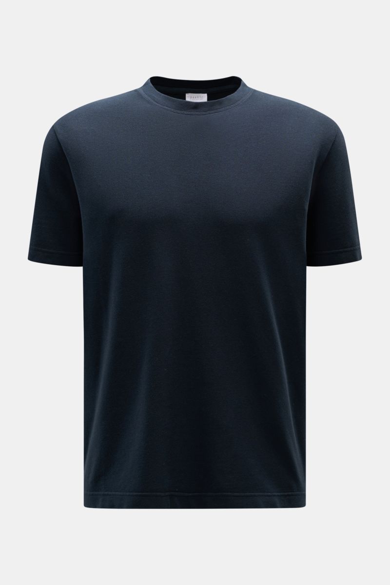 Front view of the 04651/ A trip in a bag Piqué T-shirt navy, a slim fit summer essential with pure piqué cotton, crew neck, robust feel, woven side label, and ribbed bands.
