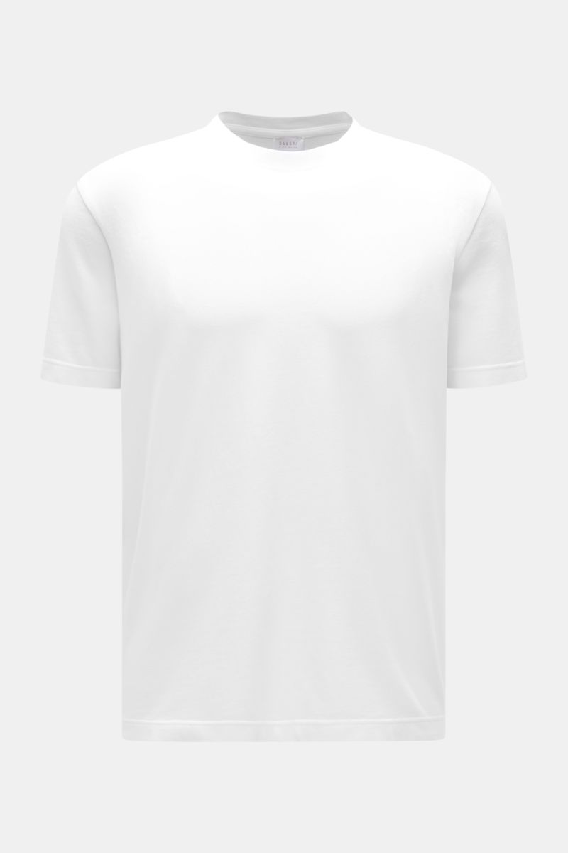 Front view of the 04651/ A trip in a bag Piqué T-shirt white, a slim fit pure piqué cotton tee with crew neck and ribbed bands.

Summer essential: This piqué T-shirt from 04651/ A TRIP IN A BAG is a versatile staple that's perfect for warm days.
