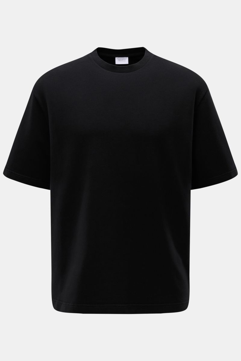 Front view of the 04651/ A trip in a bag Crew neck T-shirt 'If Tee' black, an oversized, heavy cotton jersey with soft feel.

Description: The uncomplicated cotton T-shirt 'IF Tee' by 04651/ A TRIP IN A BAG is a core basic for the new season that give 