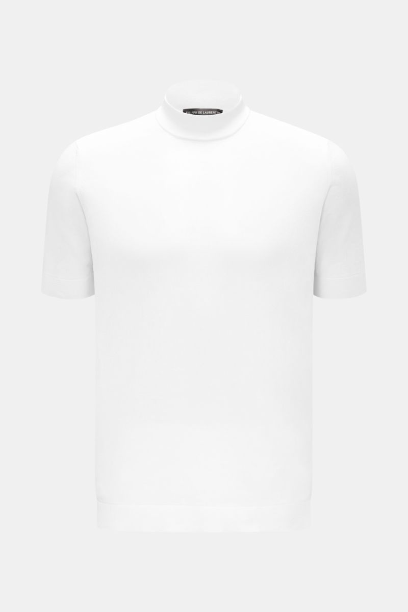 Front view of Filippo de Laurentiis Short sleeve jumper white, a pure cotton, slim fit jumper with a standing collar, soft feel, and fine knit. 

Description: A versatile basic: This short sleeve jumper by FILIPPO DE LAURENTIIS features a timeless desi