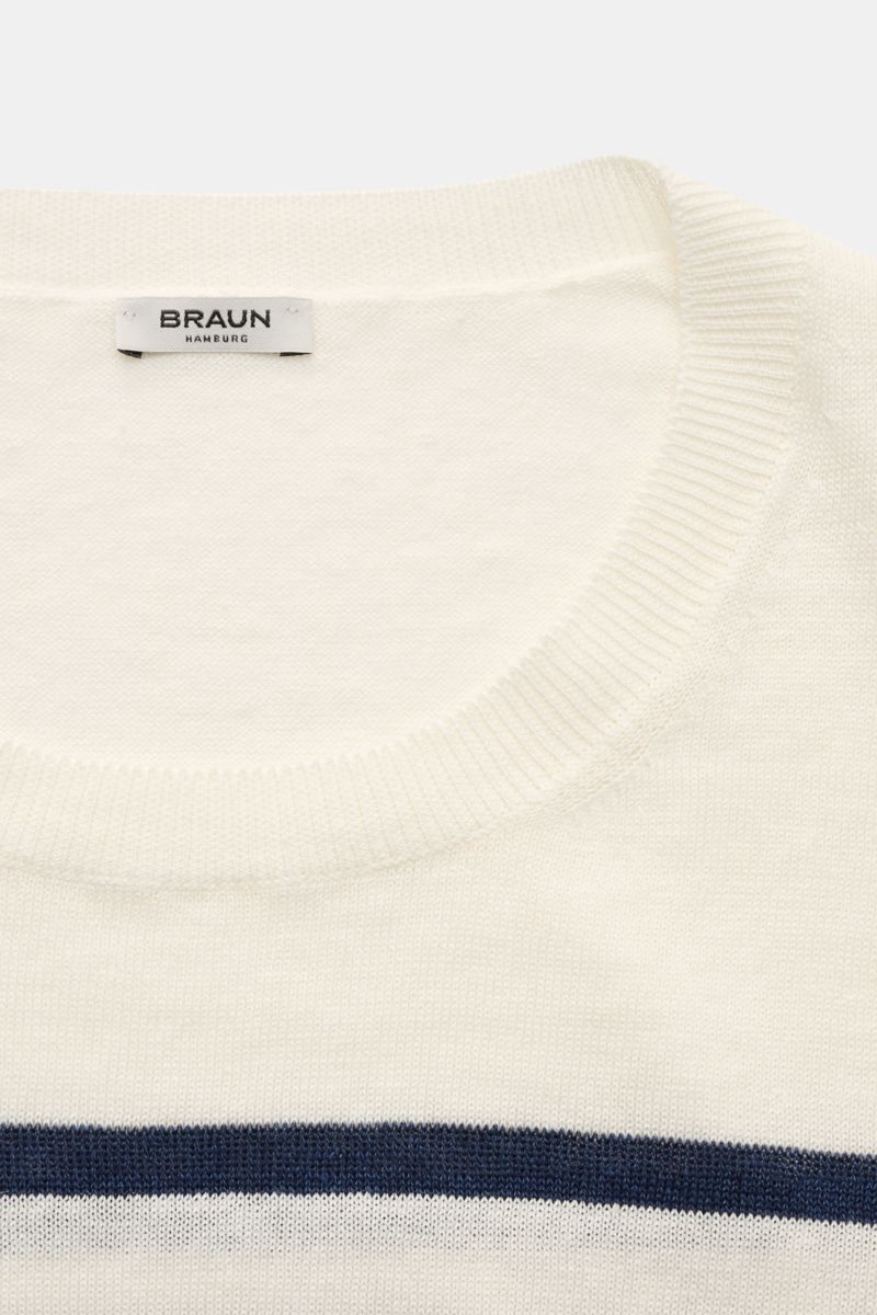 Gran Sasso Kurzarmpullover offwhite/navy gestreift, Nahaufnahme von oben, feines Strickbild, Rundhalsausschnitt, Rippbündchen, Leinen-Baumwoll-Mix, Streifenmuster auf der Brust, Regular Fit, weicher Griff.